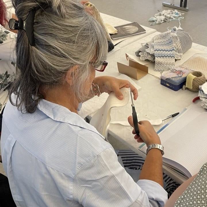 classe quarto corso Scarpetti_artigiana al lavoro